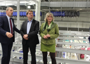 Dr. Ralf Stegner und Kathrin Wagner-Bockey besuchten das Unternehmen MEWA