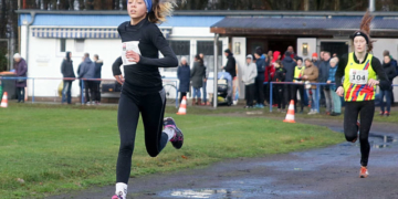 Alma Büttner holt den Landesmeistertitel im Crosslauf