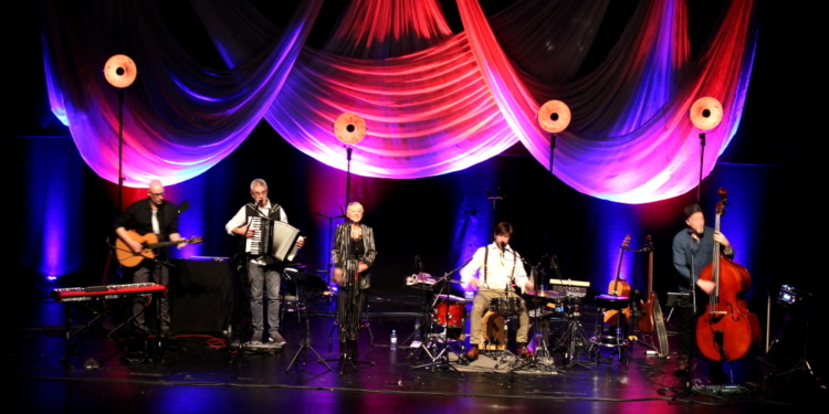 Lieb gewonnene Tradition: Weihnachtskonzert von Godewind im Lauenburgischen