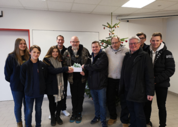 Weihnachtliche Spende für die Jugendfeuerwehr Ratzeburg