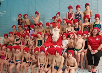 Nikolaus zu Besuch in der Schwimmhalle