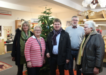 Dr. Ralf Stegner und Kathrin Wagner-Bockey besuchen Sozialkaufhaus der AWO in Lauenburg