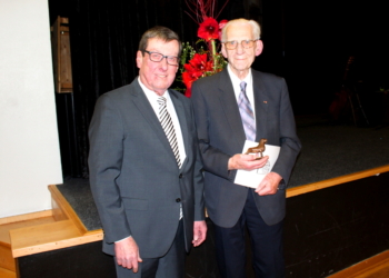 Ratzeburg verleiht ‚Bronzenen Löwen‘ an Walter Benthin
