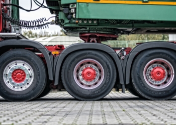 Schwerlastkontrollen offenbaren diverse Mängel