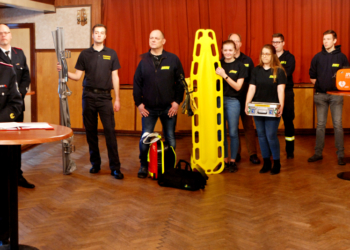 Ein Defibrillator für die Klinkrader Feuerwehr