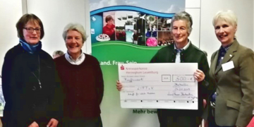 Landfrauen spenden 500 Euro für indische Mädchen