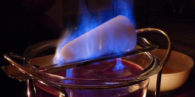 Die Feuerzangenbowle: Magische Momente bei den Landfrauen