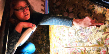 Groß Grönau: Goldledertapete in Kanzel wird restauriert