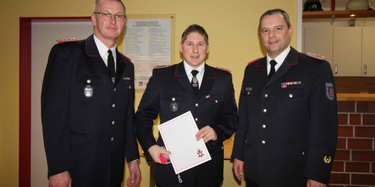 Ziethen: Hauptbrandmeister Jens Kowe im Amt bestätigt – Löschzwerge mit neuen Jacken