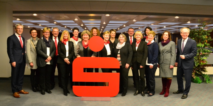 Viele Dienstjahre mit Feierstunde gewürdigt