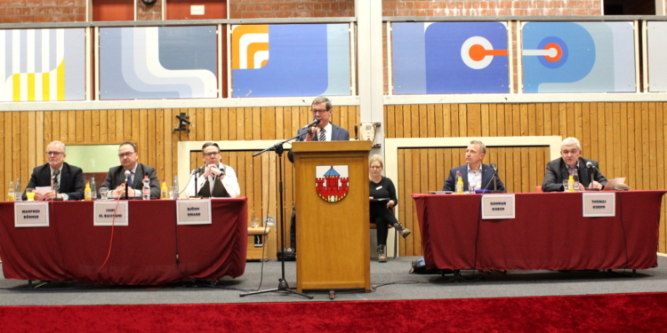 Ratzeburgs ’next‘ Bürgermeister – 1.000 Zuschauer verfolgten Vorstellungsrunde