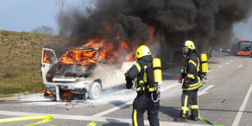Brennender Bulli auf dem Harmsdorfer Kreuz