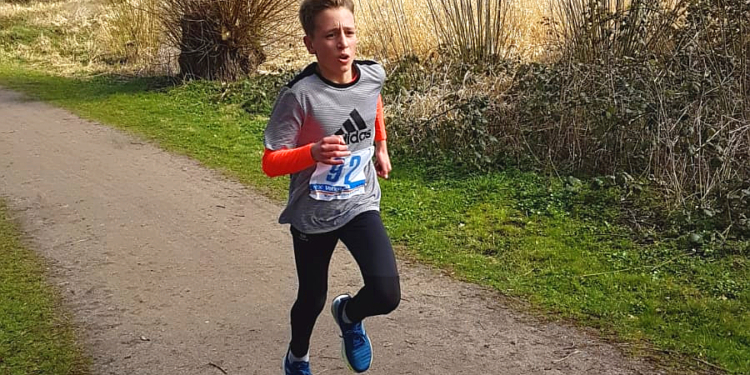 Möllner Triathlon Nachwuchs beim Swim & Run auch in Elmshorn weiter auf Medaillenkurs