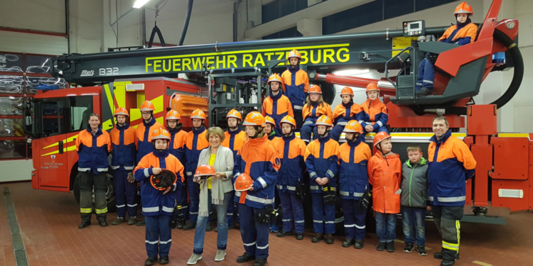 Neue Schutzhelme für die Jugendfeuerwehr