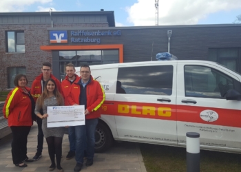 Weg frei für das Einsatzfahrzeug der DLRG Ratzeburg!