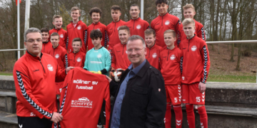 Neue Sweatshirts für die jungen Fußballer der MSV