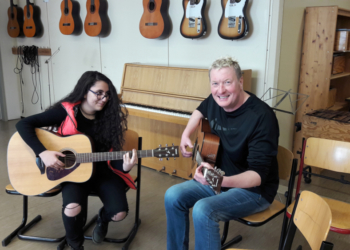 Gitarrenkurs mit Michael Jessen im Möllner Ganztagsangebot