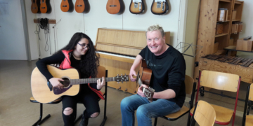 Gitarrenkurs mit Michael Jessen im Möllner Ganztagsangebot