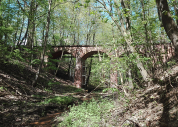 Historische Dreifeldbogenbrücke zwischen Dermin und Röpersberg unter Denkmalschutz gestellt
