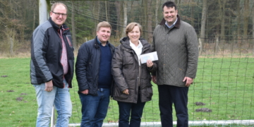 Spende für den Sport auf dem Dorf