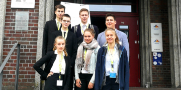 ‘Launching Local Living Economies to Achieve Global Prosperity‘ – 7 Schüler aus Mölln und Schwarzenbek diskutieren in Rostock über Weltpolitik
