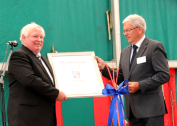 Friedhelm Michaelis zum Ehrenbürger wie auch zum Ehrenbürgermeister der Gemeinde Krummesse ernannt