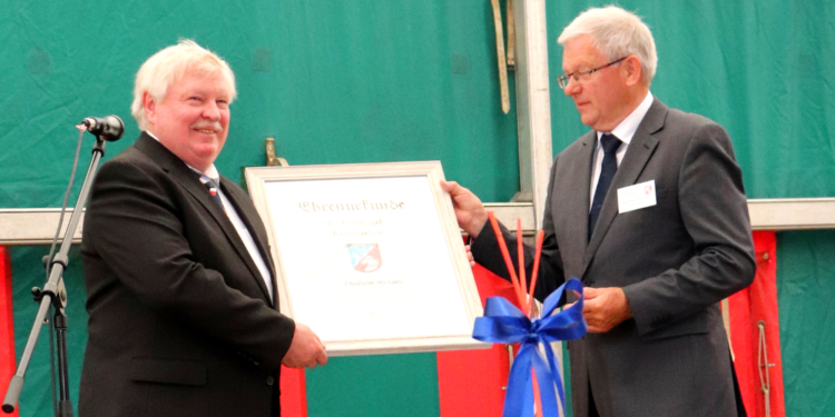 Friedhelm Michaelis zum Ehrenbürger wie auch zum Ehrenbürgermeister der Gemeinde Krummesse ernannt