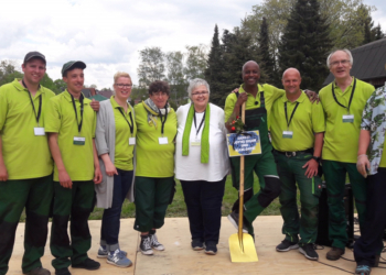 Yared Dibaba auf dem bunten Markt in Lauenburg