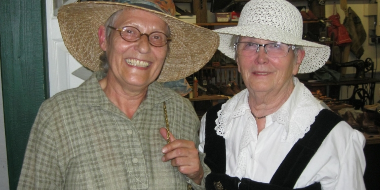 Museum ‚vergessene Arbeit‘ in Steinhorst zeigt Nostalgiemodenschau