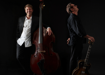 Jazz in Ratzeburg: Martin Wind und Ulf Meyer verzaubern auf zehn Saiten