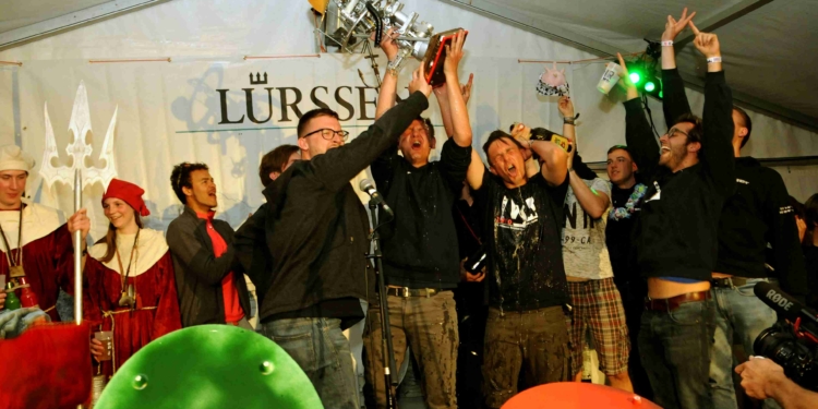 Schiffbauer der TUHH gewinnen die 40. internationale Waterbike Regatta