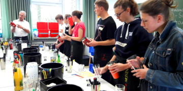 ‚GenießBar im Herzogtum‘: Alkoholfreie Cocktails für die PeergroupBarkeeperschulung in Ratzeburg