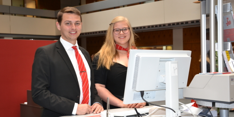 Hochmotiviert starten die frisch gebackenen Bankkaufleute der Kreissparkasse