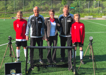 Fußballer des DFB-Stützpunktes freuen sich über Zeitmessgerät und Mini-Tore