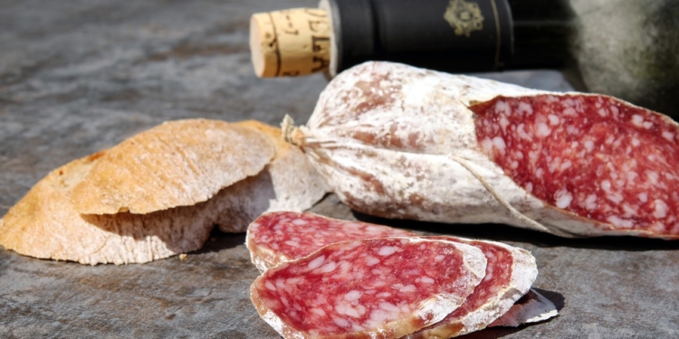 Mitnahme von tierischen Lebensmitteln auf Reisen: Gefahr der Einschleppung von Tierseuchen