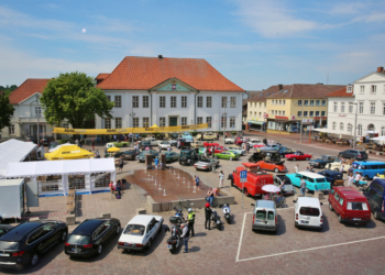 Verkaufsoffener Sonntag in Ratzeburg gut besucht – Biermarkt und Oldtimer-Schau lockten zusätzlich Besucher an