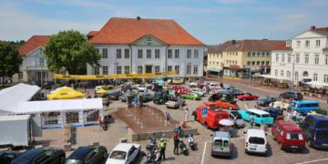 Verkaufsoffener Sonntag in Ratzeburg gut besucht – Biermarkt und Oldtimer-Schau lockten zusätzlich Besucher an
