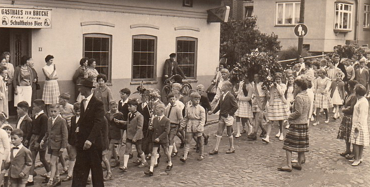 Krummesser suchen in Zusammenarbeit mit der Dorfschaft 825 Bilder