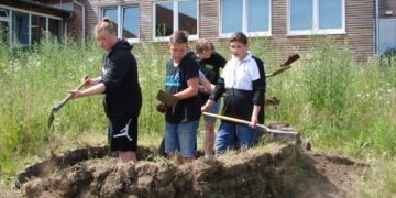 Drei BUND-Insektenburgen an Schulen in der KSK-Aktion „GUT. Für die Gemeinschaft“ fertiggestellt