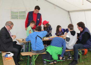 Vollbeschäftigung: Vorzeige-Stadt Tillhausen bot VIPs Arbeit, Kaffee und Kuchen