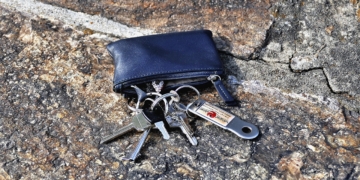 Professionelles Team hilft Ihnen beim Schlosswechseln