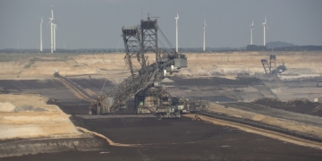 Doku-Dienstag: ‚Die Rote Linie – Widerstand im Hambacher Forst‘ im Filmclub