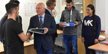 Berufliche und schulische Erstausstattung für Flüchtlinge – Spende des Rotary-Clubs