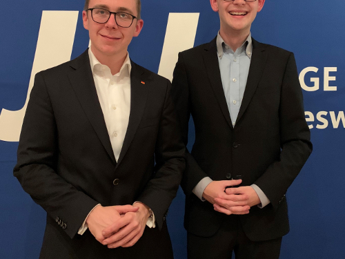 100 Gäste bei JU-Spanferkelessen mit Philipp Amthor