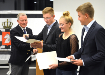 Kreis Herzogtum Lauenburg verleiht erstmals Ehrennadel für ‚Verdienste um den Sport‘