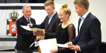 Kreis Herzogtum Lauenburg verleiht erstmals Ehrennadel für ‚Verdienste um den Sport‘