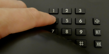 Anrufe falscher Polizeibeamten – Trickanrufer aktiv in Geesthacht und Umgebung