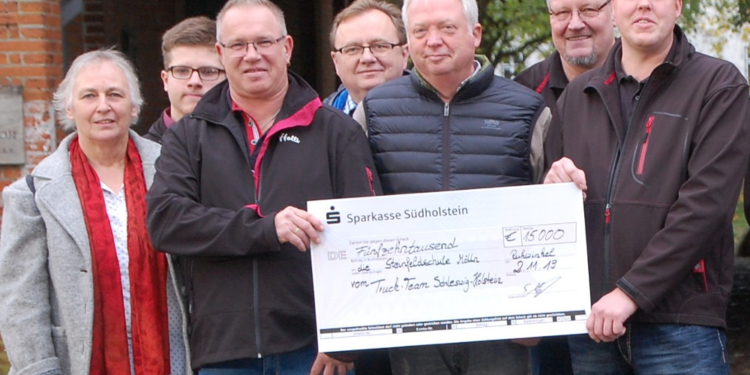 Truck Team Schleswig-Holstein unterstützt die Schule Steinfeld