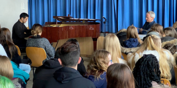 ‚Share my Music‘ – Aeham Ahmad gastierte in Schulkonzertreihe des 16. Möllner Folksfestes mit zwei Konzert-Lesungen