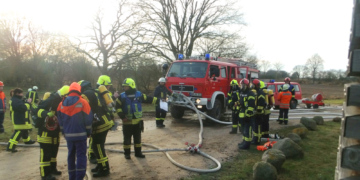 Länderübergreifende Übung an der Gläsernen Meierei in Dechow